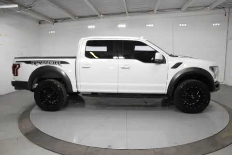More photos of 2020 Ford F-150 Raptor at Trevinos Auto Mart, TX