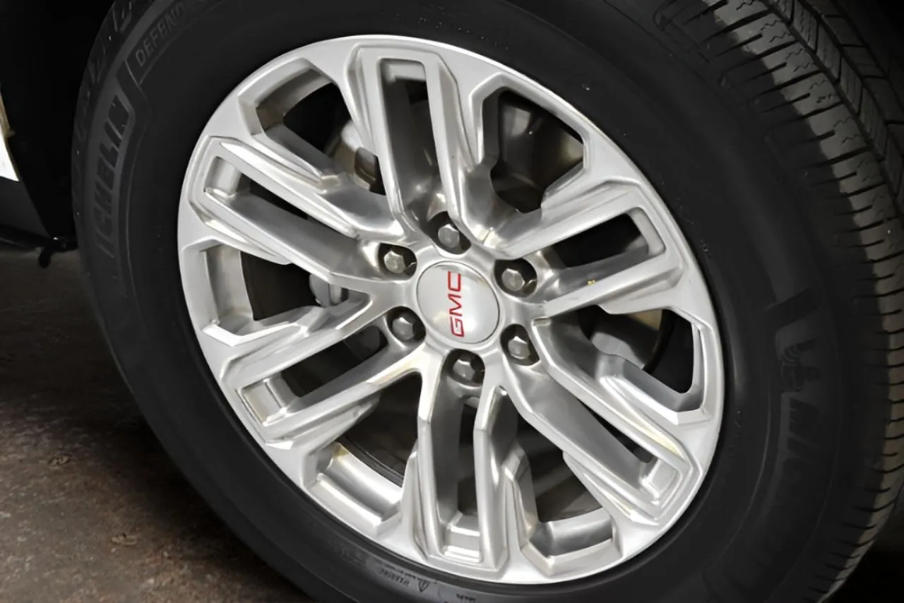 GMC Yukon XL photo 6