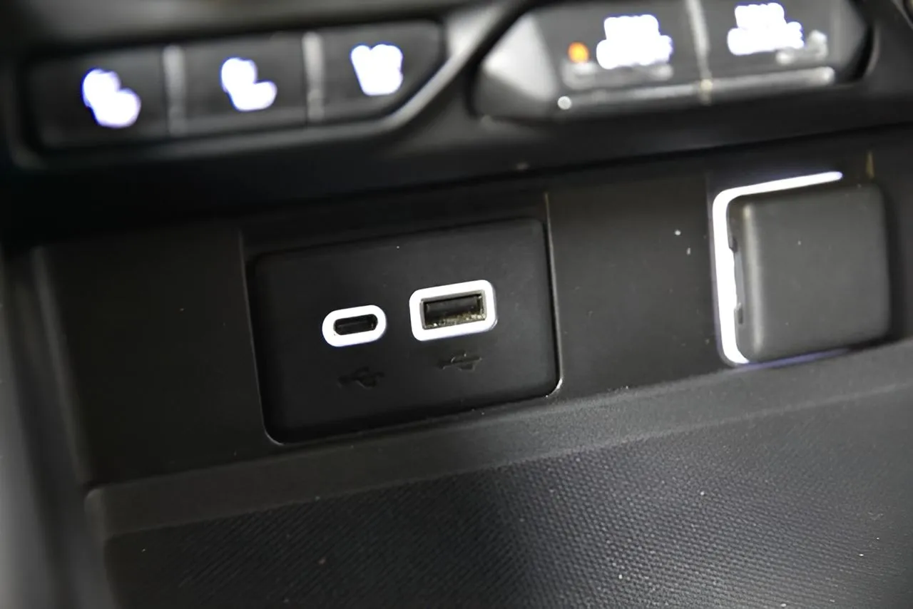 GMC Yukon XL photo 31