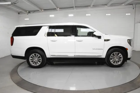 More photos of 2021 GMC Yukon XL SLT at Trevinos Auto Mart, TX