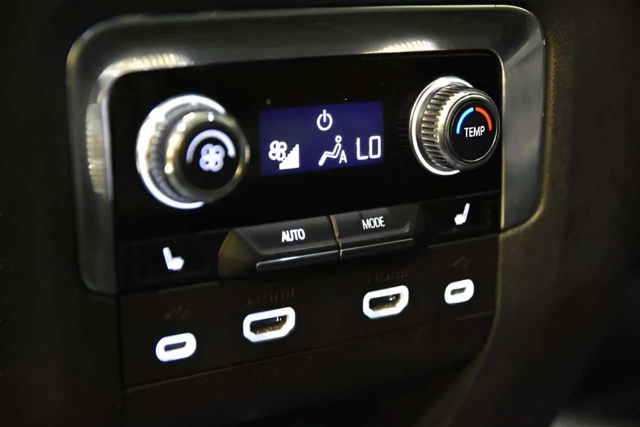 GMC Yukon XL photo 37