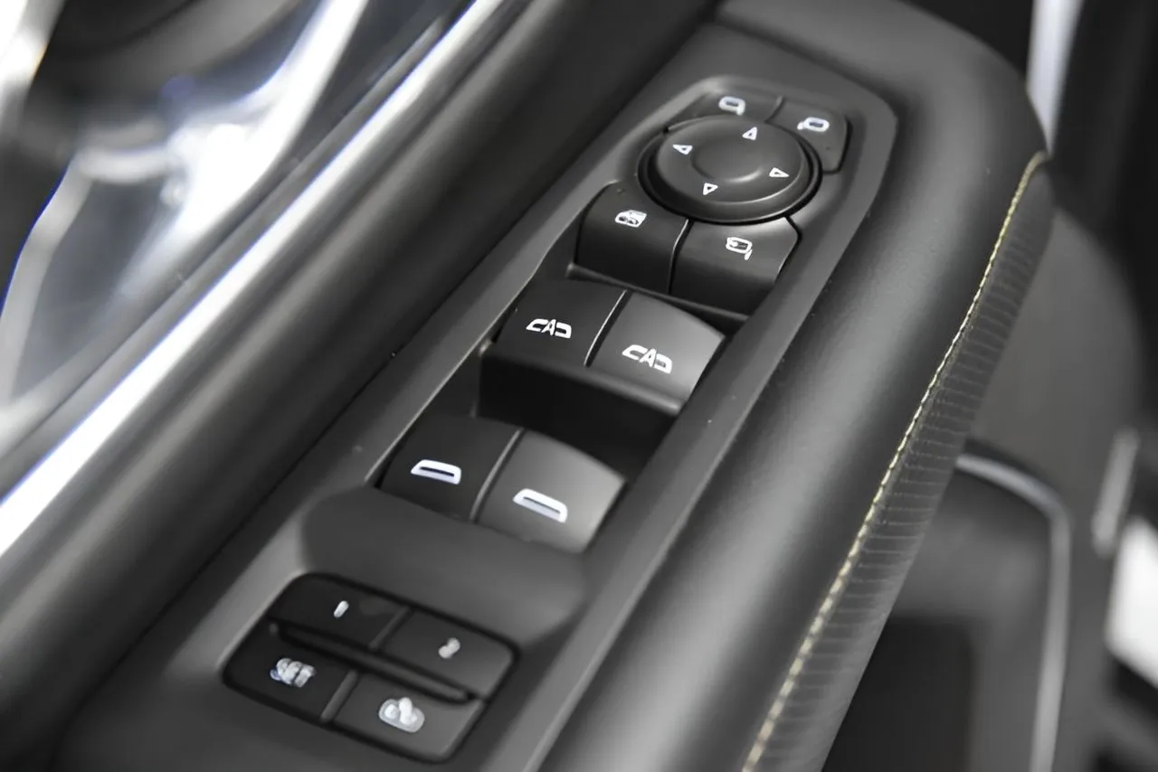 GMC Yukon XL photo 17
