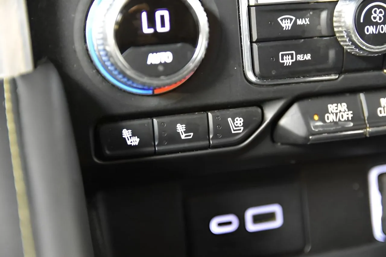 GMC Yukon XL photo 30