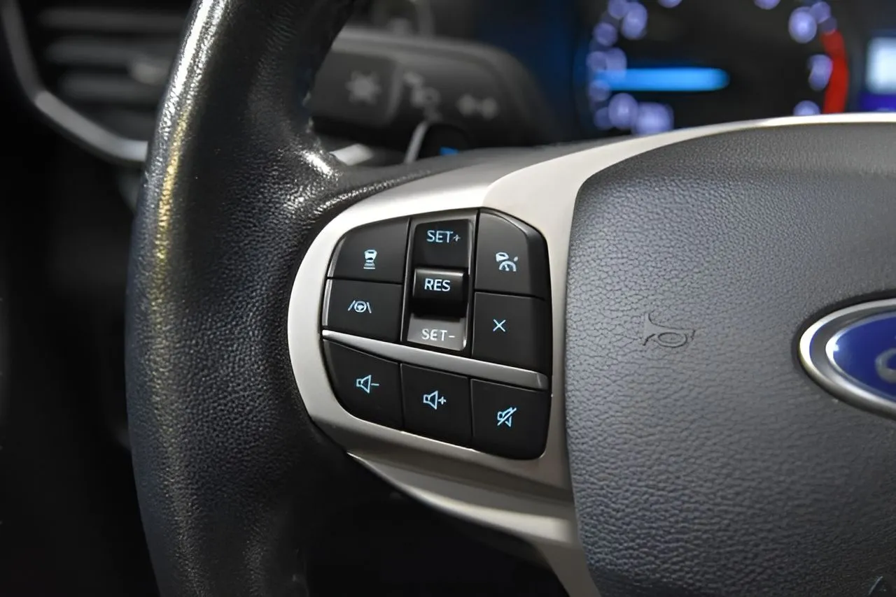 Ford Explorer photo 20