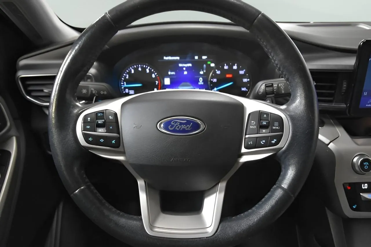 Ford Explorer photo 19