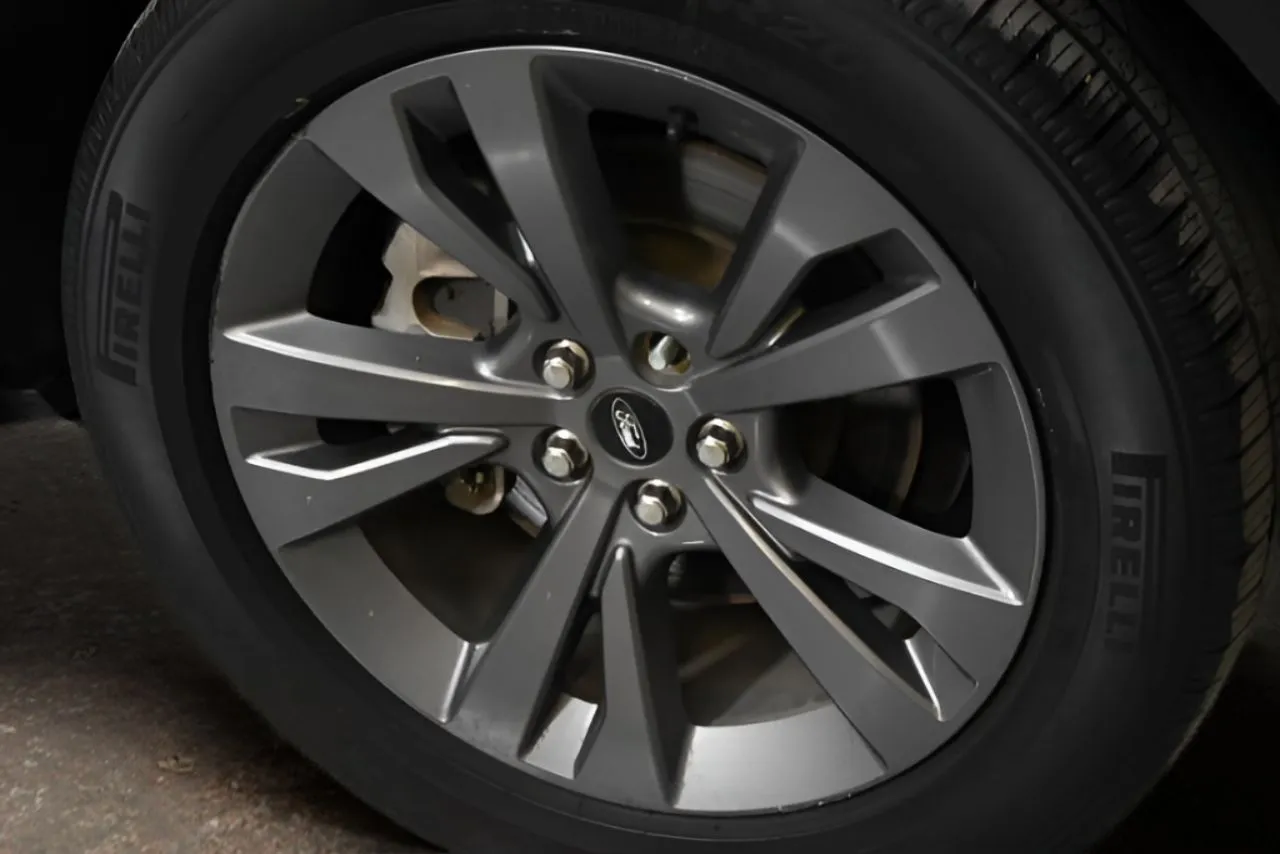 Ford Explorer photo 6