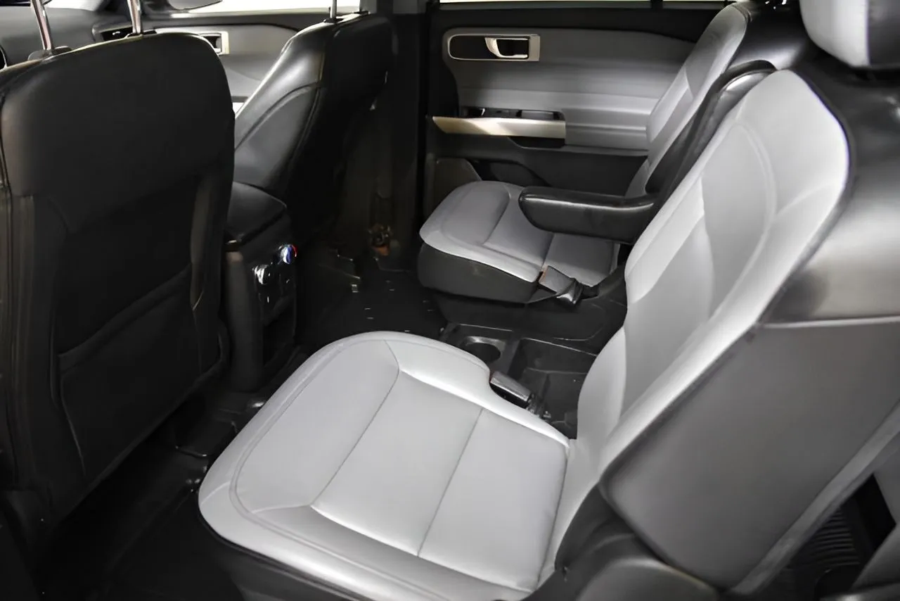 Ford Explorer photo 33