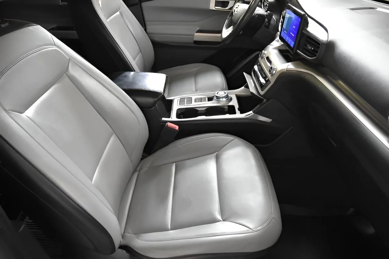 Ford Explorer photo 36