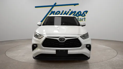 More photos of 2020 Toyota Highlander LE at Trevinos Auto Mart, TX