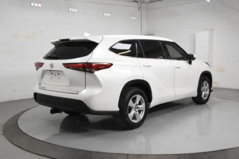Photos of 2020 Toyota Highlander LE for sale in McAllen, TX at Trevinos Auto Mart