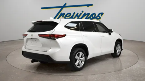 Photos of 2020 Toyota Highlander LE for sale in McAllen, TX at Trevinos Auto Mart