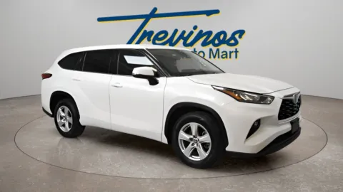 White 2020 Toyota Highlander LE for sale in McAllen, TX