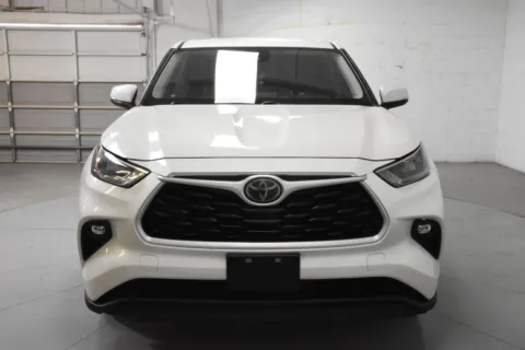 More photos of 2020 Toyota Highlander LE at Trevinos Auto Mart, TX