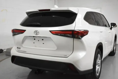 Another view of 2020 Toyota Highlander LE for sale in McAllen, TX at Trevinos Auto Mart