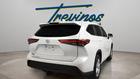 Another view of 2020 Toyota Highlander LE for sale in McAllen, TX at Trevinos Auto Mart