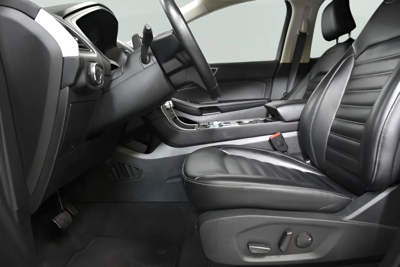 Ford Edge photo 16