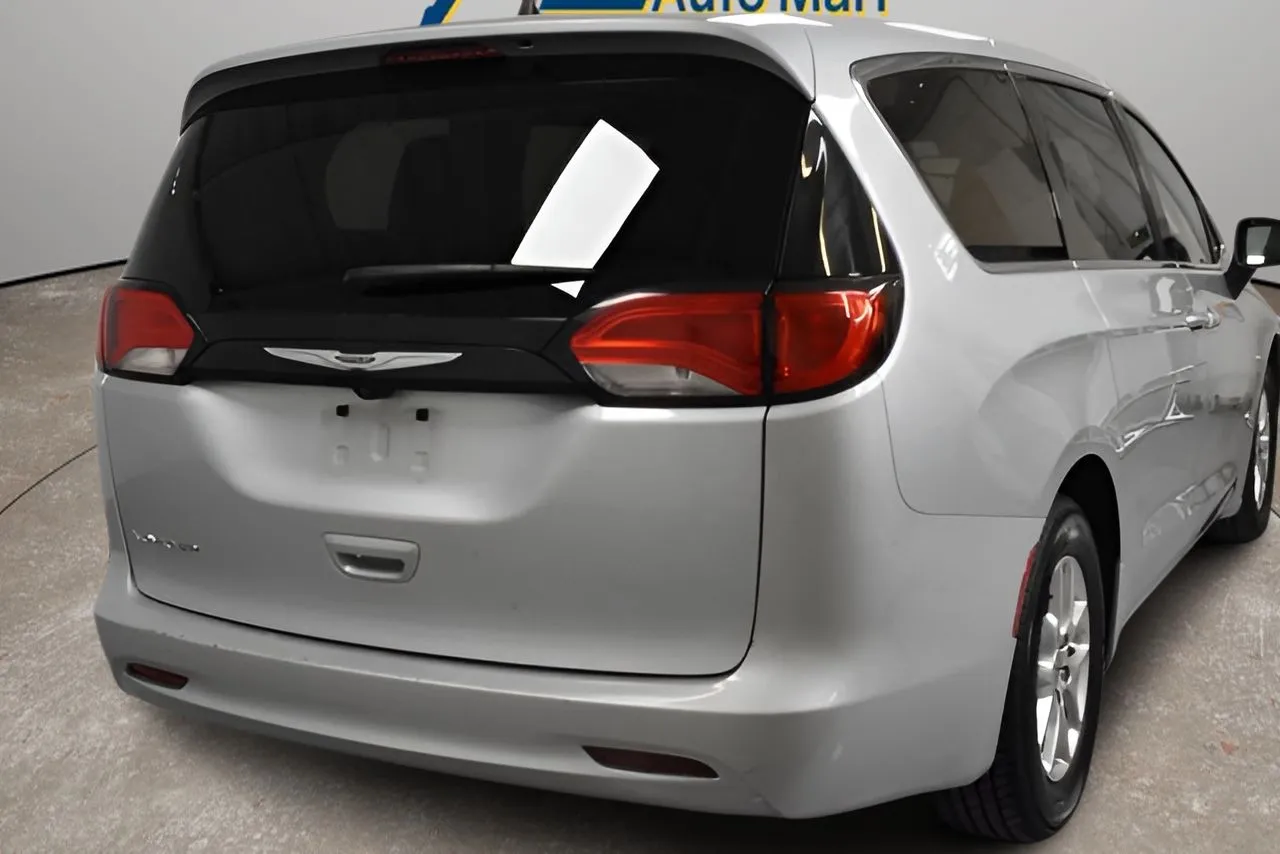 Chrysler Voyager photo 3