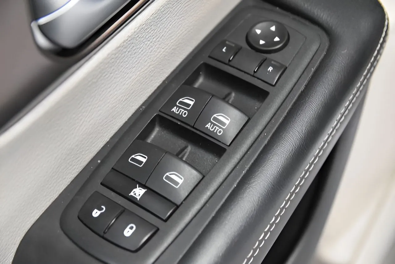 Chrysler Voyager photo 14
