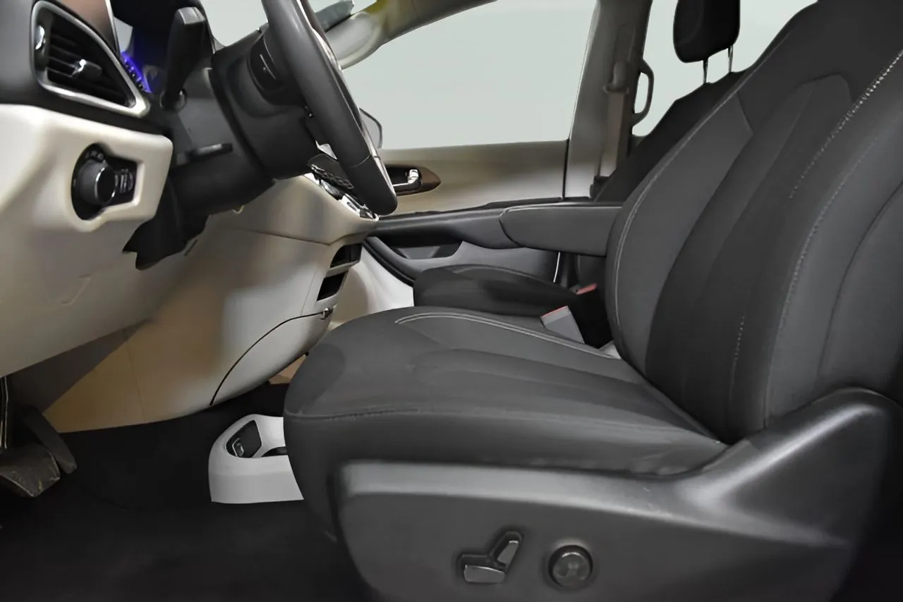 Chrysler Voyager photo 13