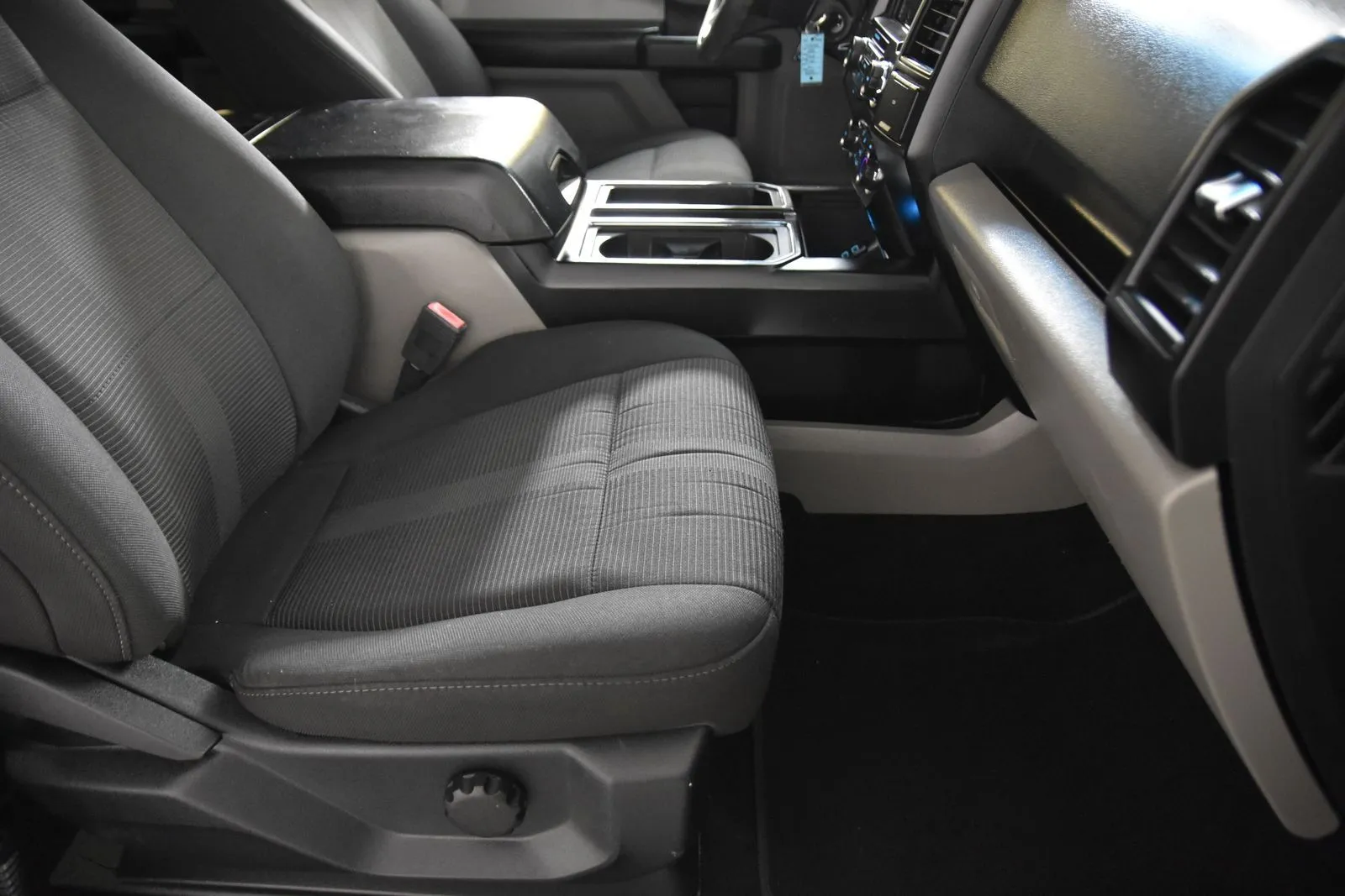 Ford F-150 photo 30