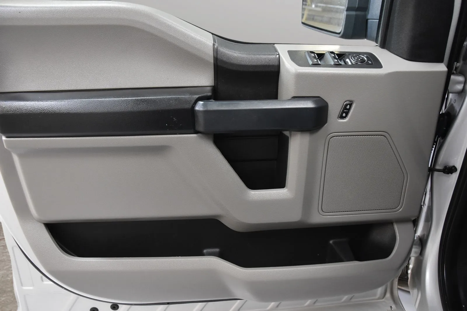 Ford F-150 photo 11
