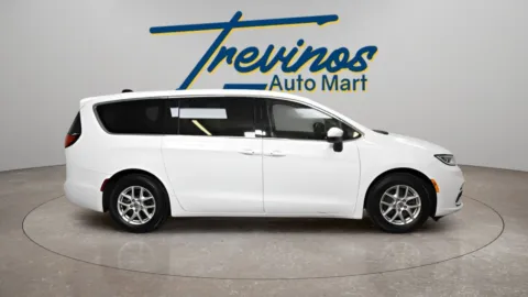 More photos of 2023 Chrysler Pacifica Touring L at Trevinos Auto Mart, TX
