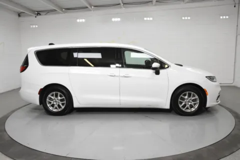 More photos of 2023 Chrysler Pacifica Touring L at Trevinos Auto Mart, TX