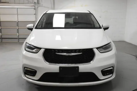 More photos of 2023 Chrysler Pacifica Touring L at Trevinos Auto Mart, TX