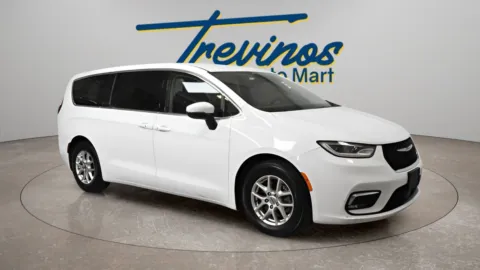 White 2023 Chrysler Pacifica Touring L for sale in McAllen, TX