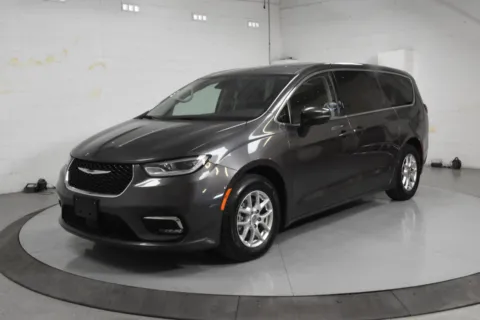 More photos of 2023 Chrysler Pacifica Touring L at Trevinos Auto Mart, TX