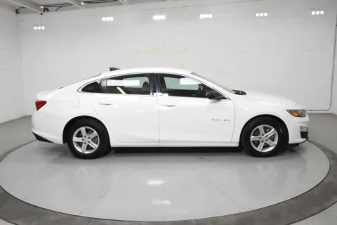 More photos of 2021 Chevrolet Malibu LS at Trevinos Auto Mart, TX