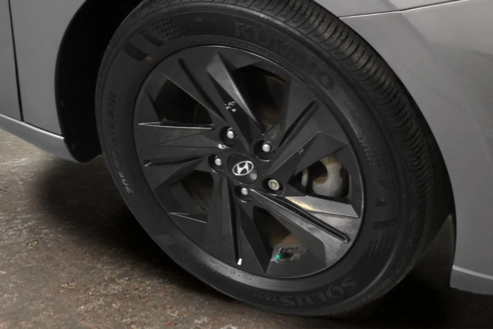 Hyundai Elantra photo 6