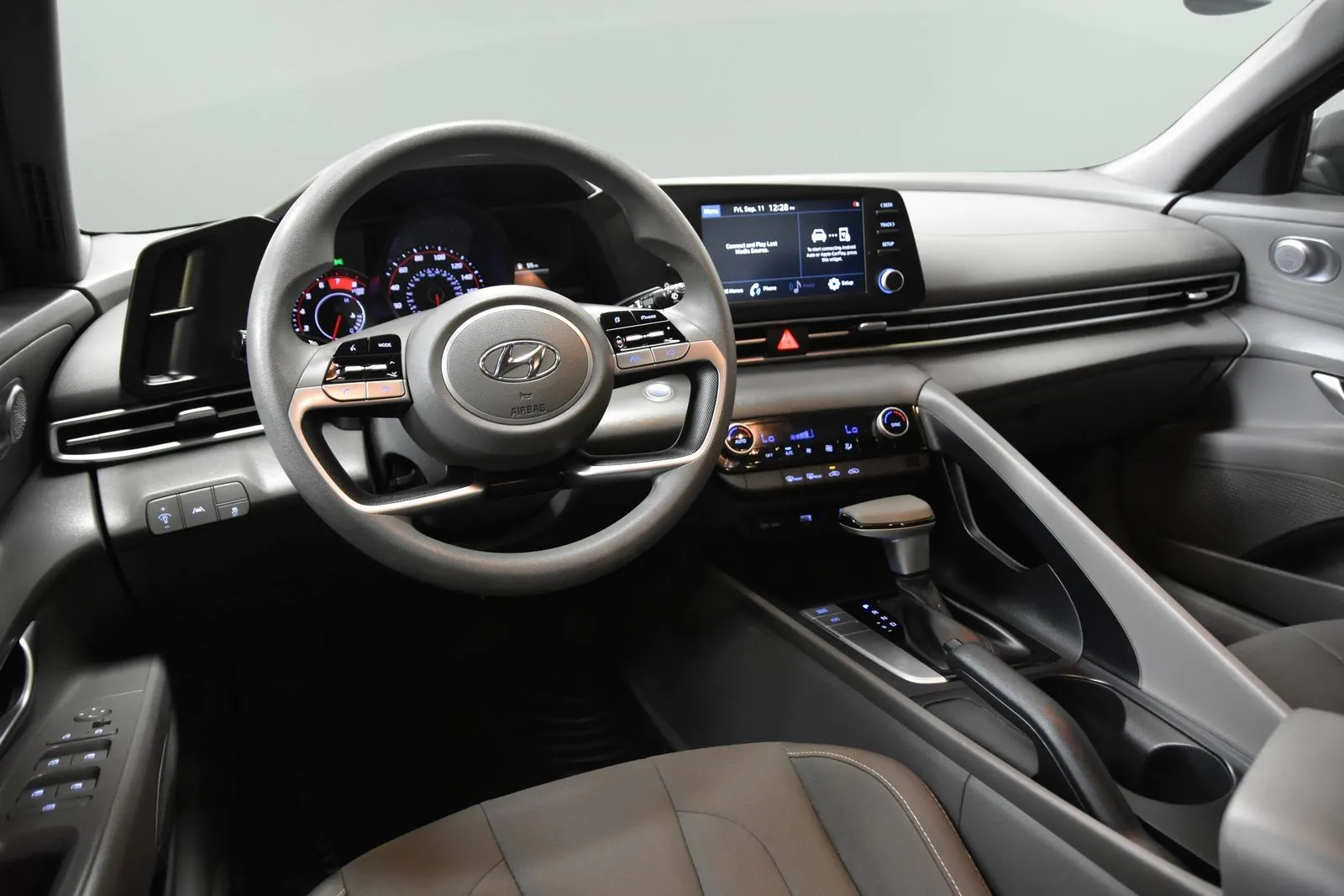 Hyundai Elantra photo 26