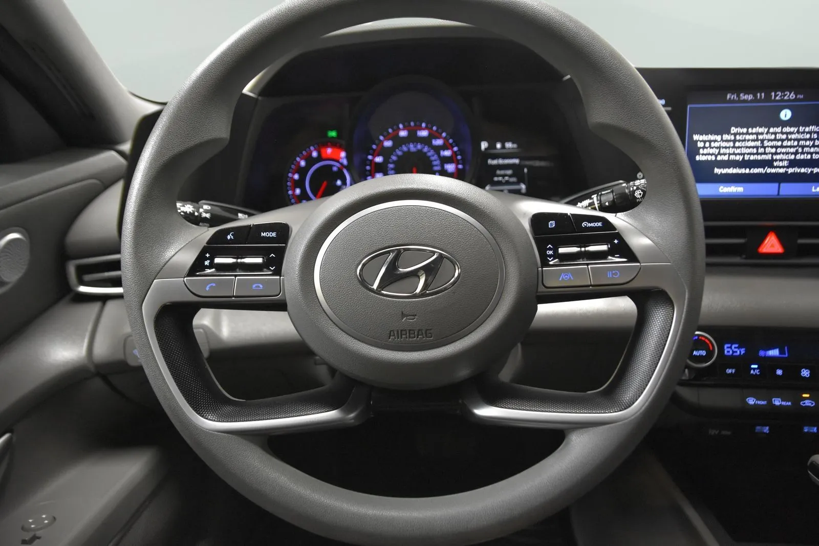 Hyundai Elantra photo 14