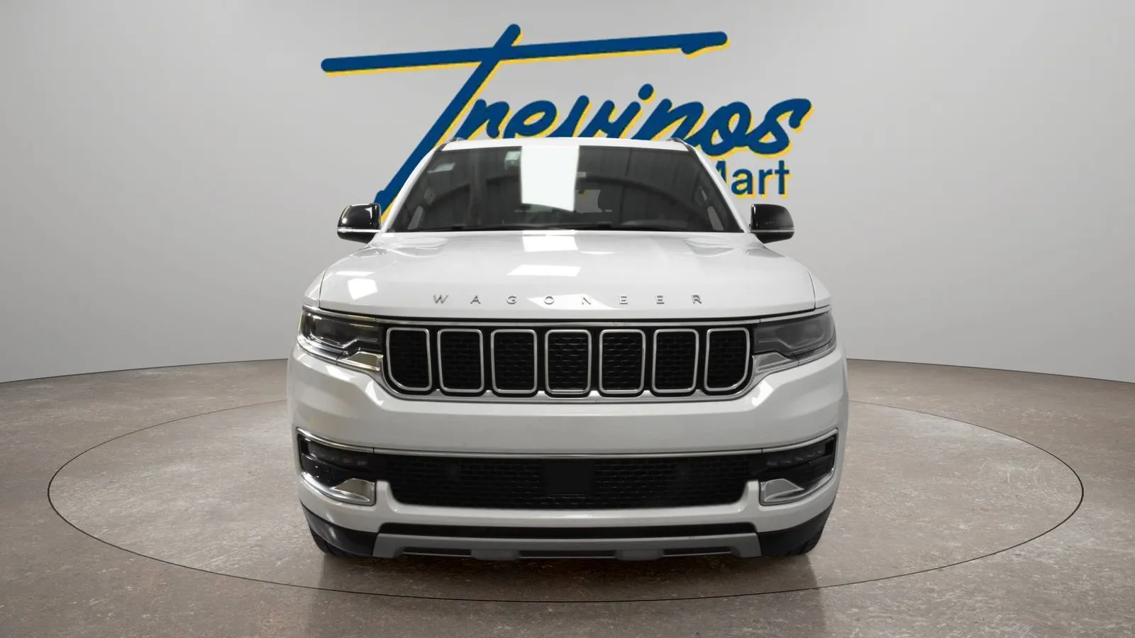 Jeep Wagoneer photo 4