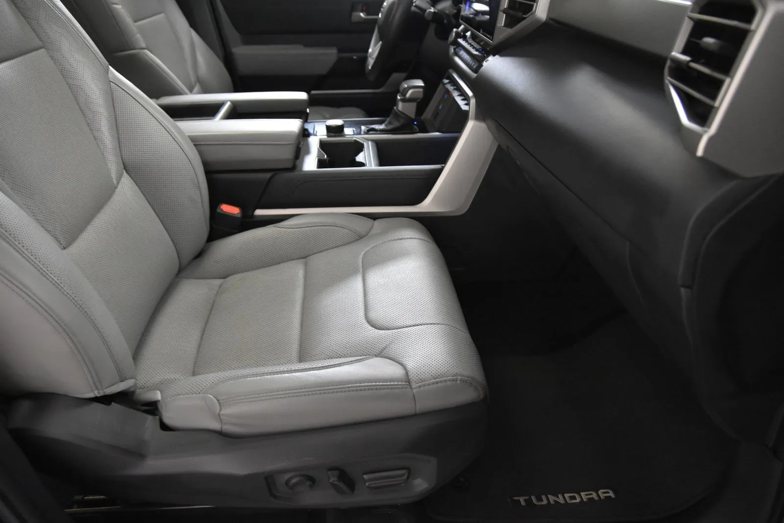 Toyota Tundra photo 30