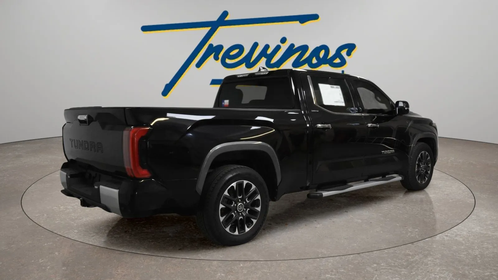Toyota Tundra photo 2