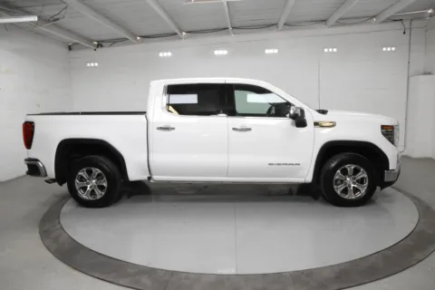More photos of 2025 GMC Sierra 1500 SLT at Trevinos Auto Mart, TX