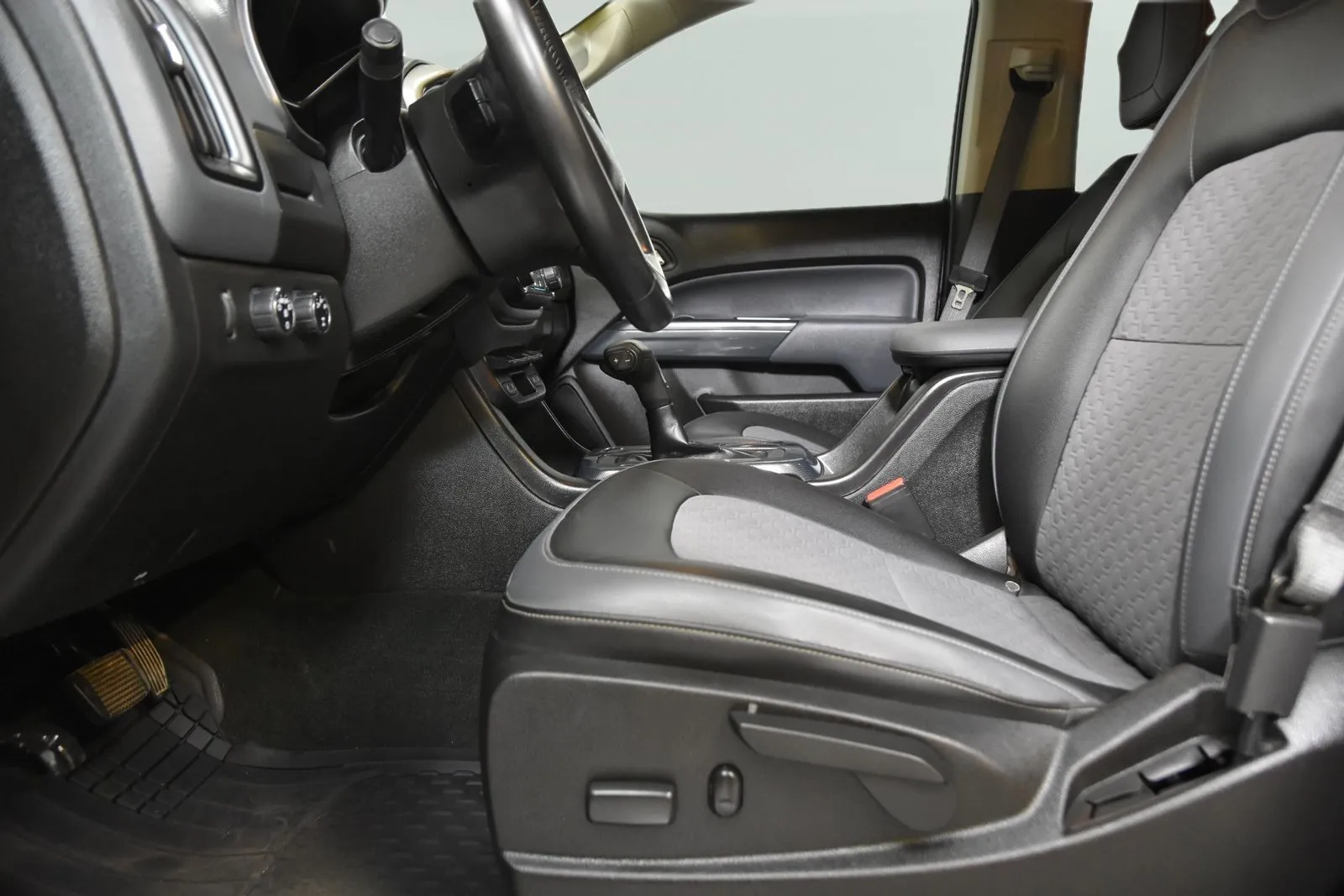 Chevrolet Colorado photo 12