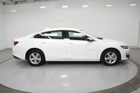 More photos of 2024 Chevrolet Malibu LT at Trevinos Auto Mart, TX