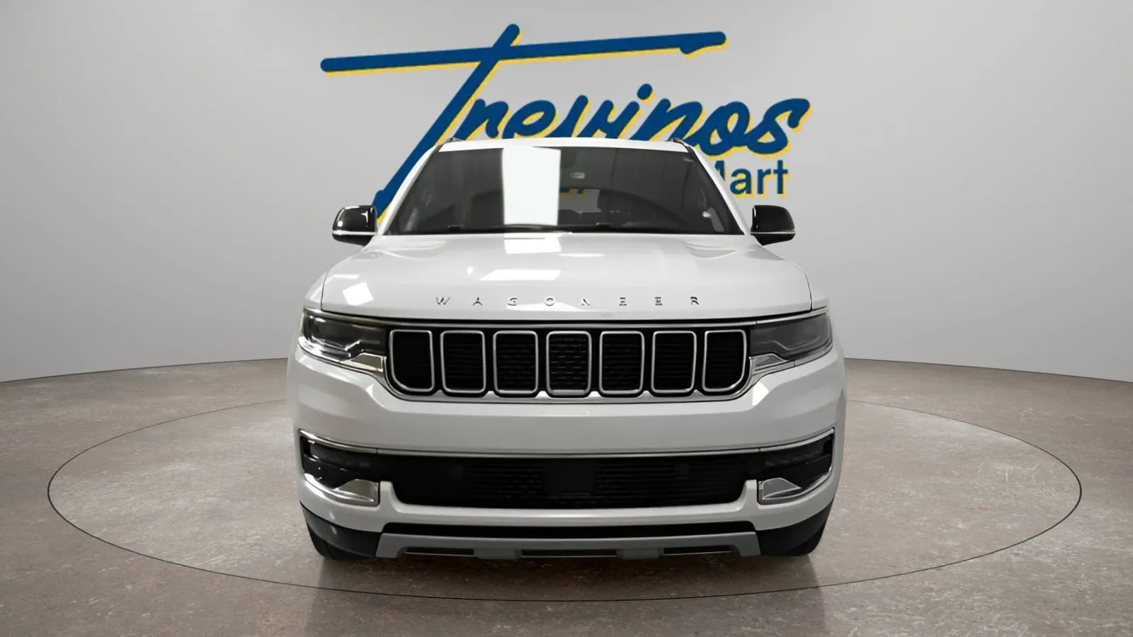 Jeep Wagoneer photo 4