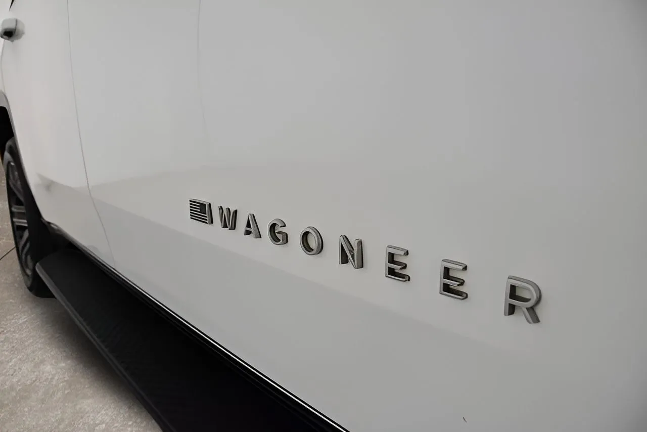 Jeep Wagoneer photo 47