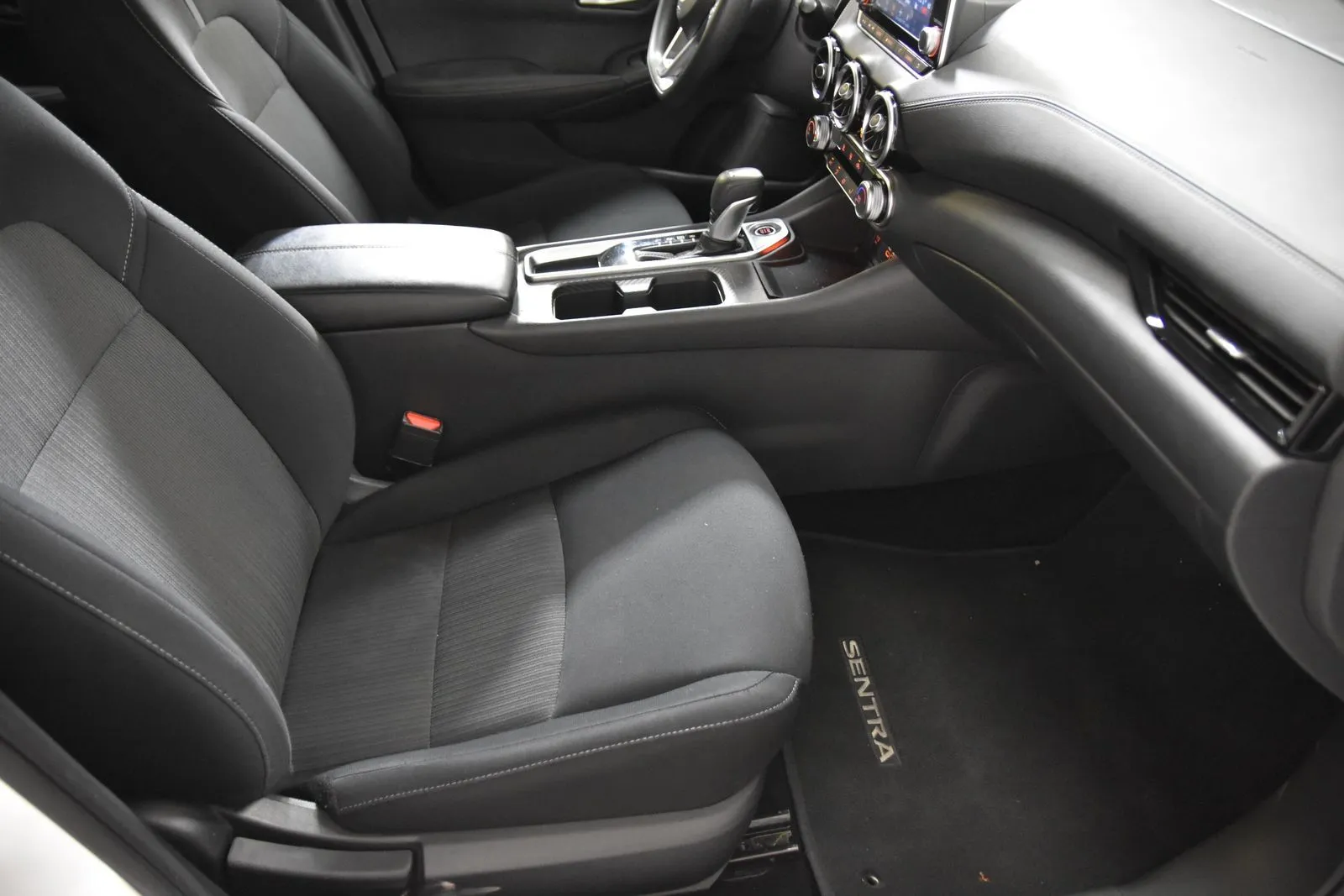 Nissan Sentra photo 28