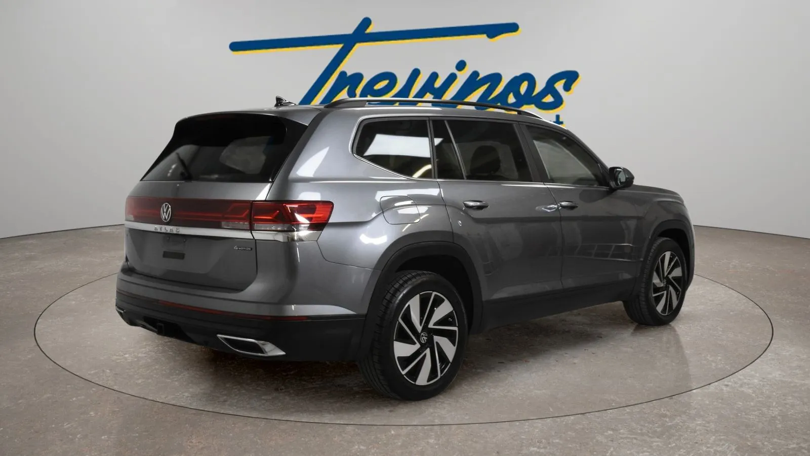 Volkswagen Atlas photo 2