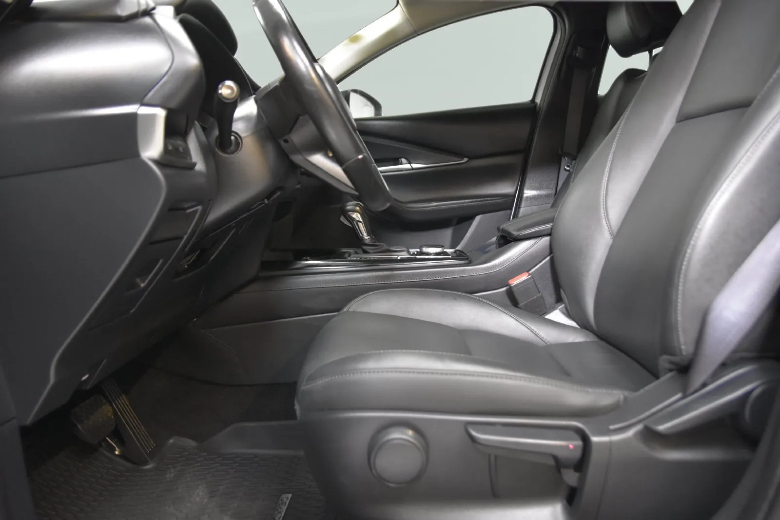Mazda CX-30 photo 12