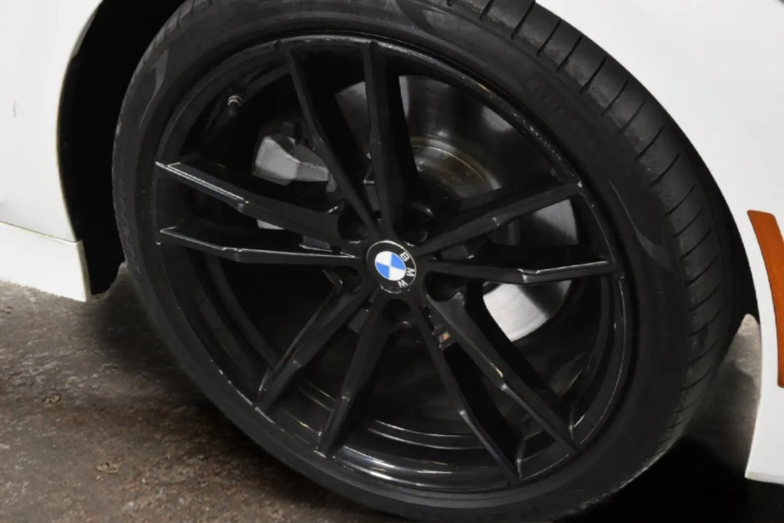 BMW 3 Series photo 6