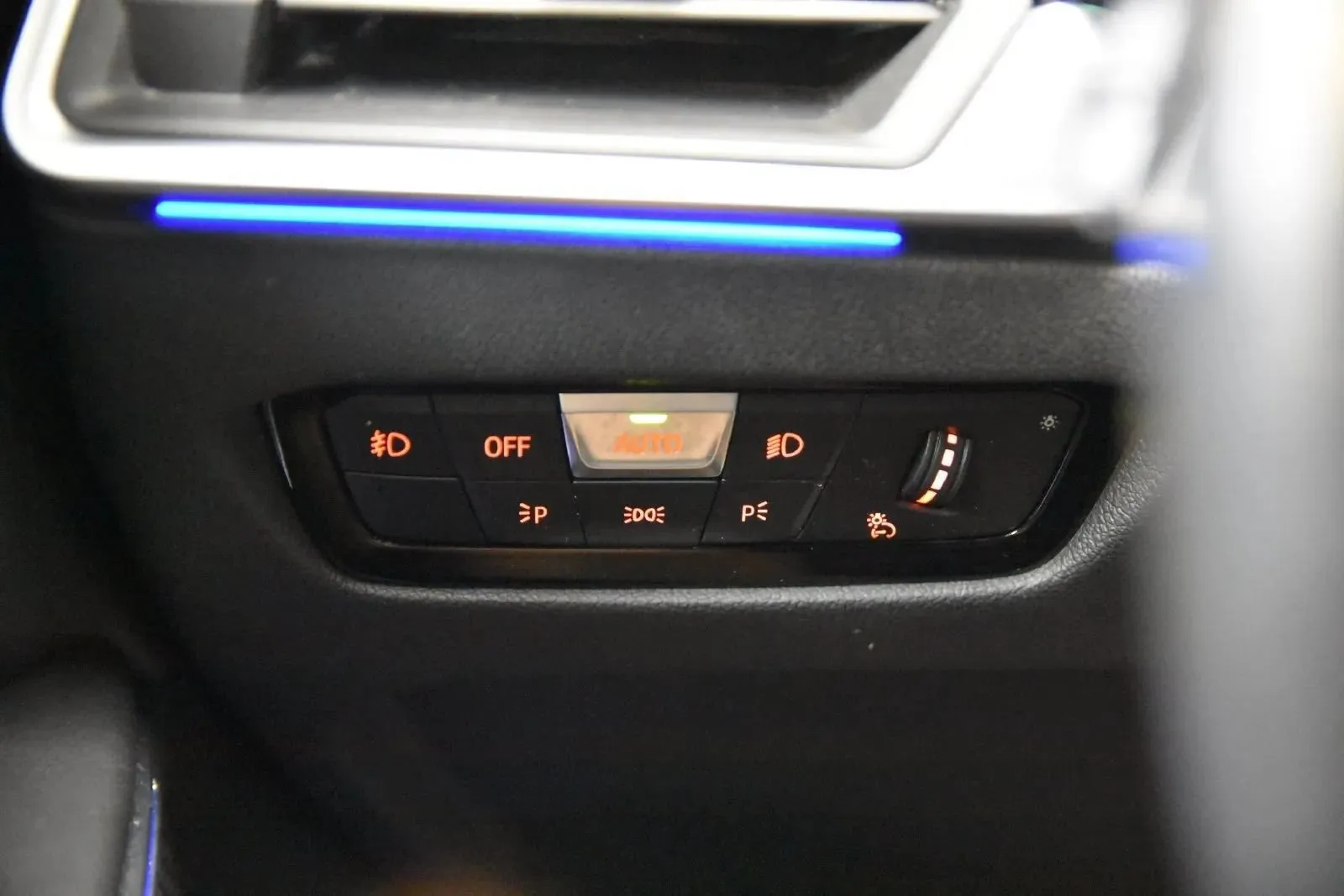BMW 3 Series photo 19