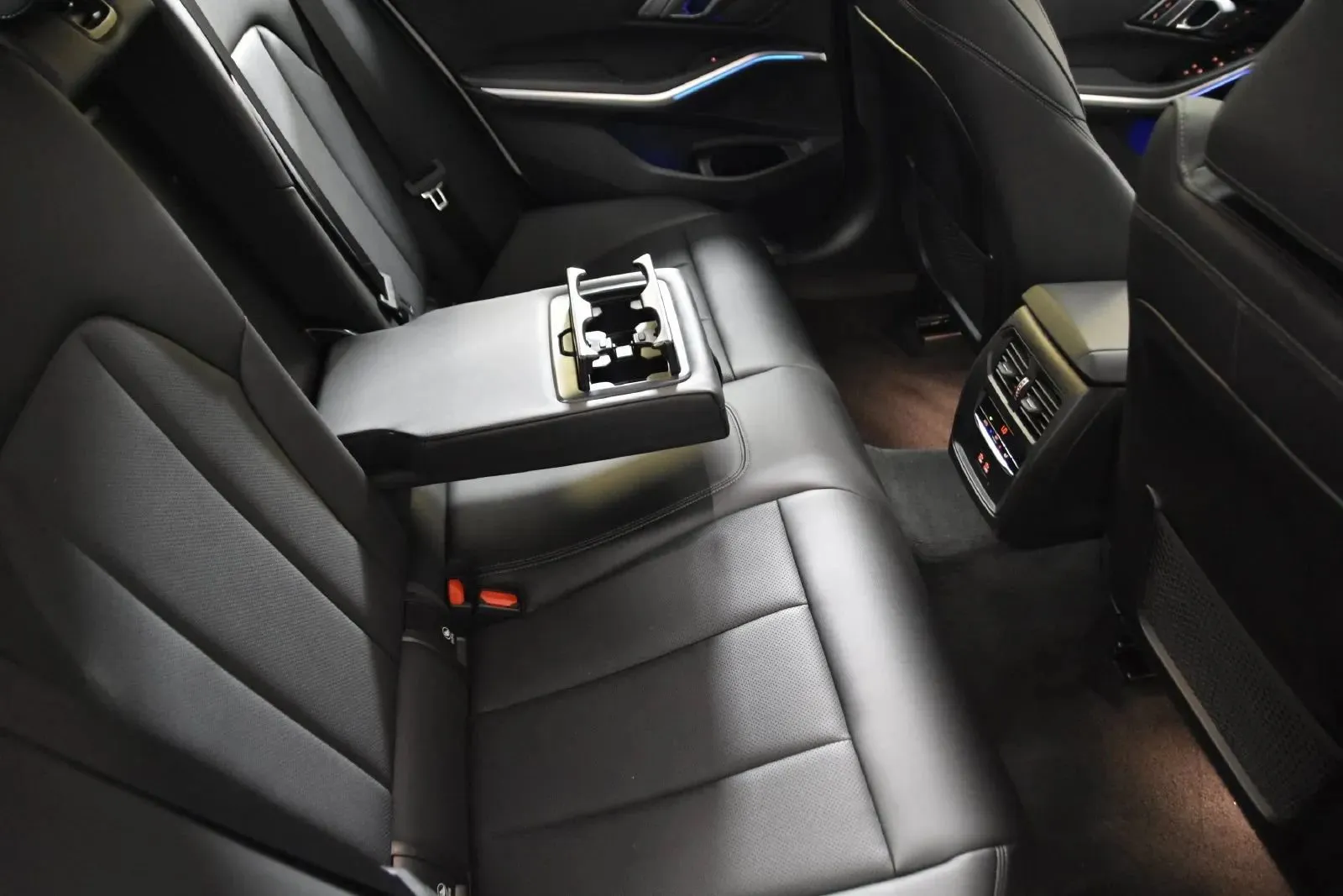 BMW 3 Series photo 34