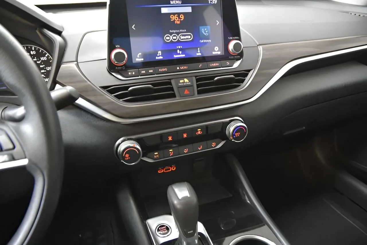 Nissan Altima photo 17