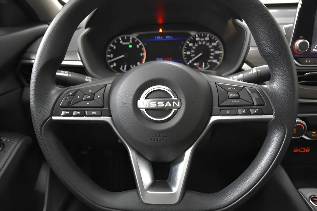 Nissan Altima photo 12